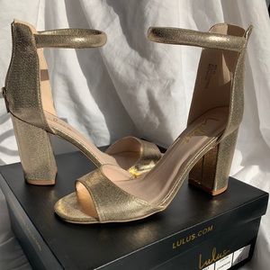 *NWT* Lulu’s Champagne Block Heel